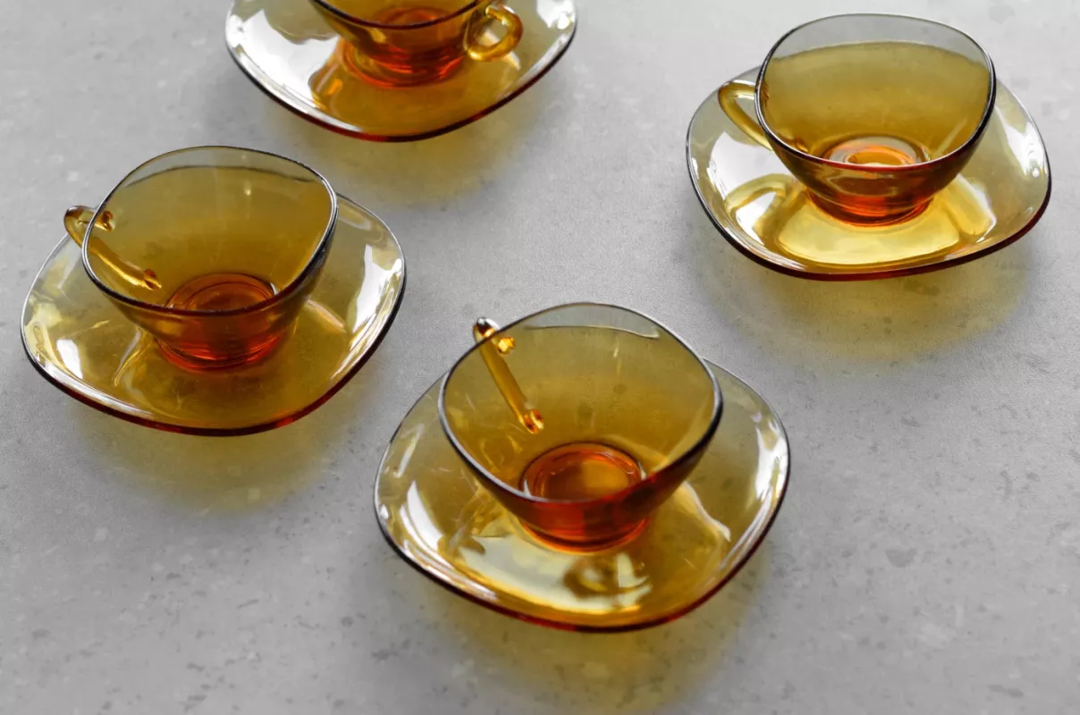 Vintage Vereco France gelsvo stiklo puodeliai su lėkštutėmis - , namai ir interjeras 2