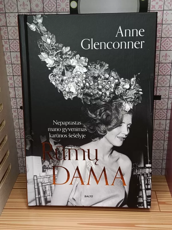 RŪMŲ DAMA: NEPAPRASTAS MANO GYVENIMAS KARŪNOS ŠEŠĖLYJE - Anne Glenconner, knyga 2