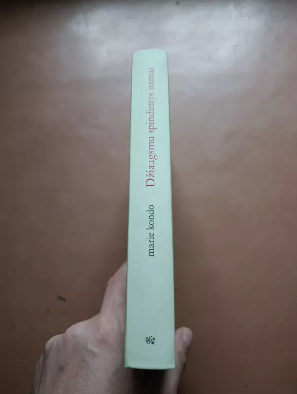 Džiaugsmu spindintys namai: iliustruotos meistriškumo pamokos, kaip įvesti tvarką namuose - Marie Kondo, knyga 3