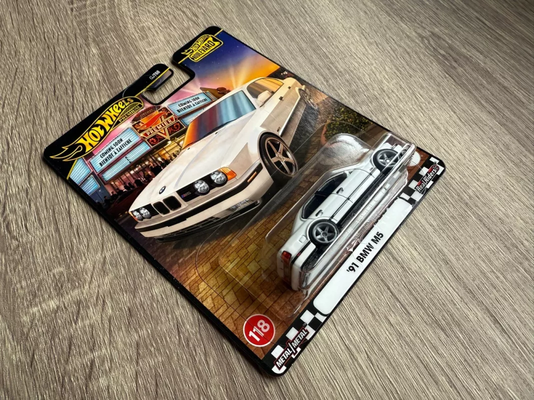 91 BMW M5 Hot Wheels Premium - , namai ir interjeras 3