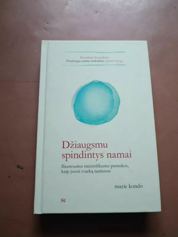 Džiaugsmu spindintys namai: iliustruotos meistriškumo pamokos, kaip įvesti tvarką namuose - Marie Kondo, knyga 2