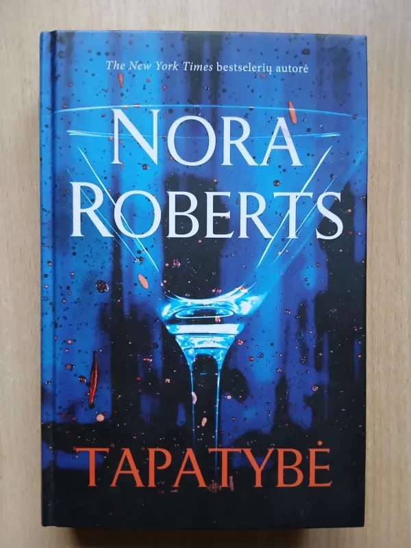 Tapatybė - Nora Roberts, knyga 2