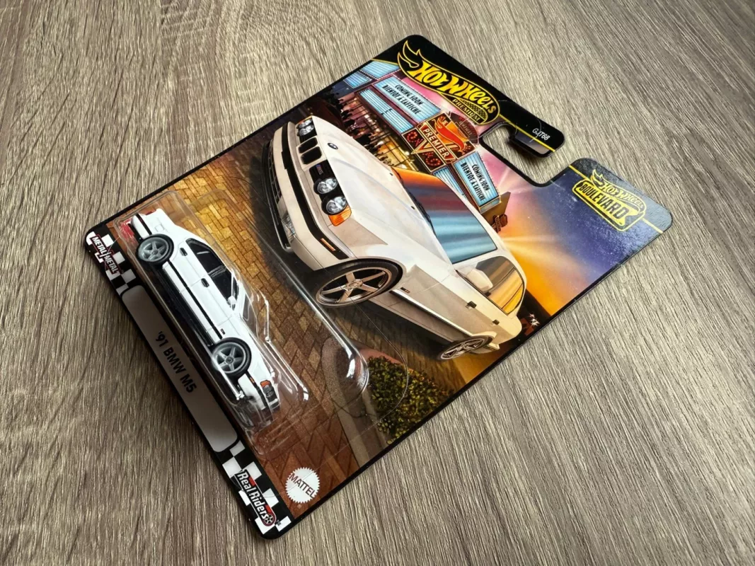 91 BMW M5 Hot Wheels Premium - , namai ir interjeras 4