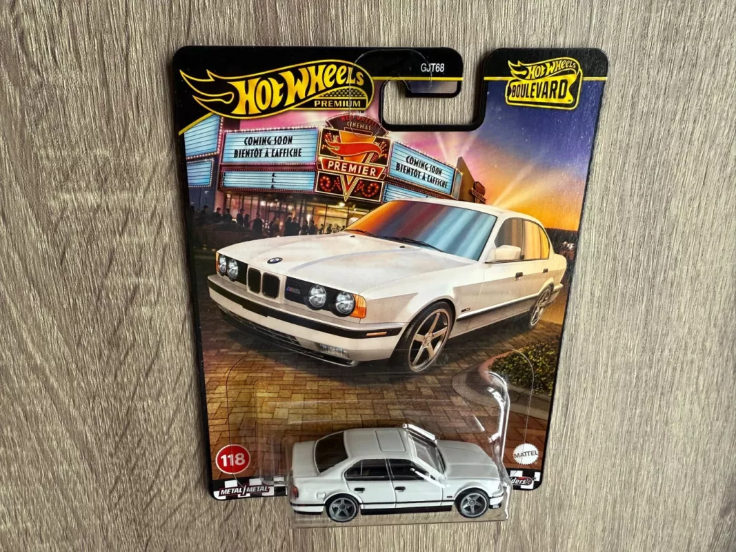91 BMW M5 Hot Wheels Premium - , namai ir interjeras 5
