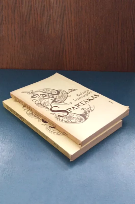 Spartakas, 1-2 dalis - Rafaelis Džovanjolis, knyga 3