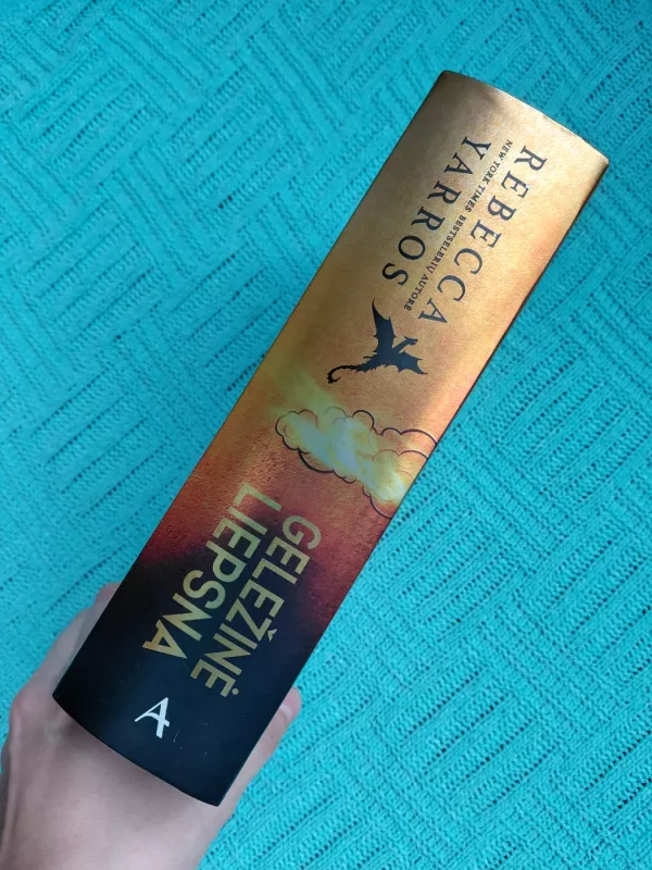 Geležinė liepsna - Rebecca Yarros, knyga 3