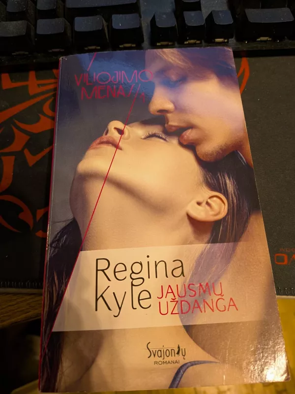 Jausmų uždanga - Regina Kyle, knyga 3
