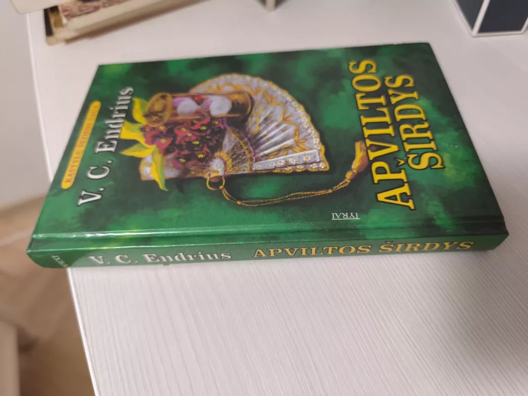 Apviltos širdys - Virginia Andrews, knyga 4