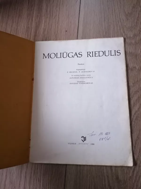 Moliūgas riedulis - Autorių Kolektyvas, knyga 5