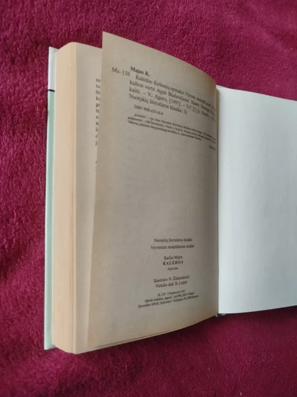 Kalėdos - Karlas Majus, knyga 5