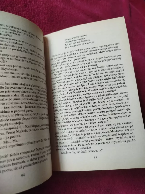 Kalėdos - Karlas Majus, knyga 4