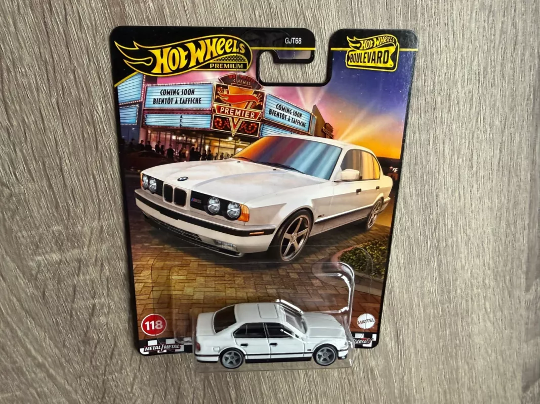 91 BMW M5 Hot Wheels Premium - , namai ir interjeras 5