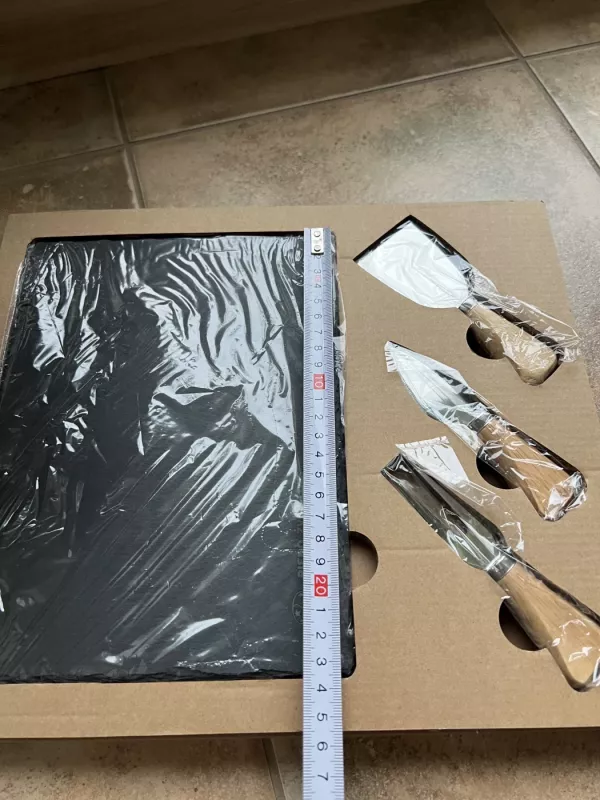 Sūriui pjaustyti lentelė su įrankiais. - , namai ir interjeras 4