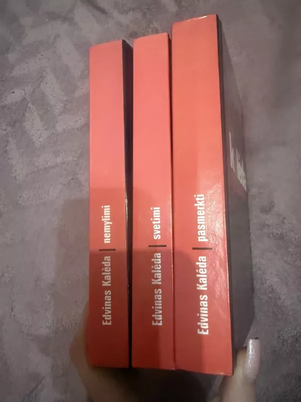 Svetimi, Nemylimi, Pasmerkti - Edvinas Kalėda, knyga 3