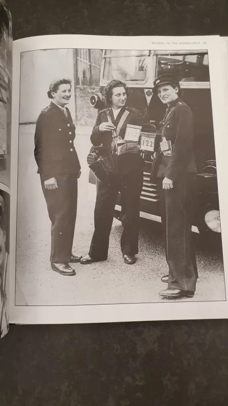 BRITAIN AT WAR Unseen archives - Mauren Hill, knyga 3