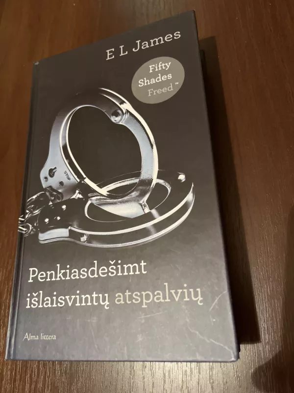 Penkiasdešimt išlaisvintų atspalvių - James E L, knyga 2