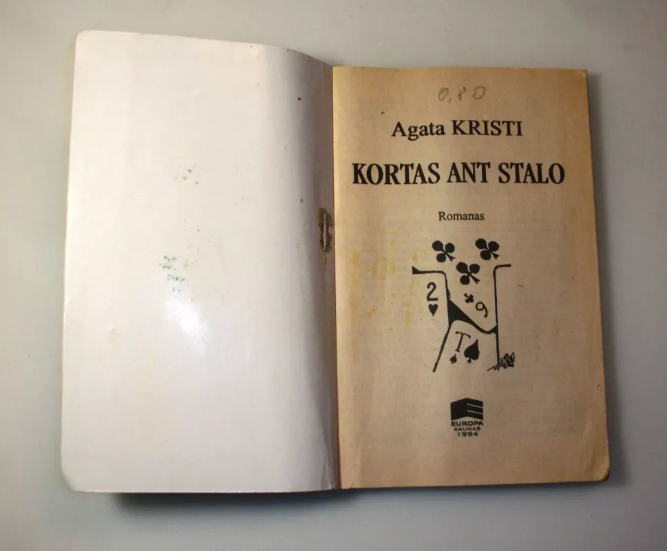 Kortas ant stalo - Agata Kristi, knyga 5