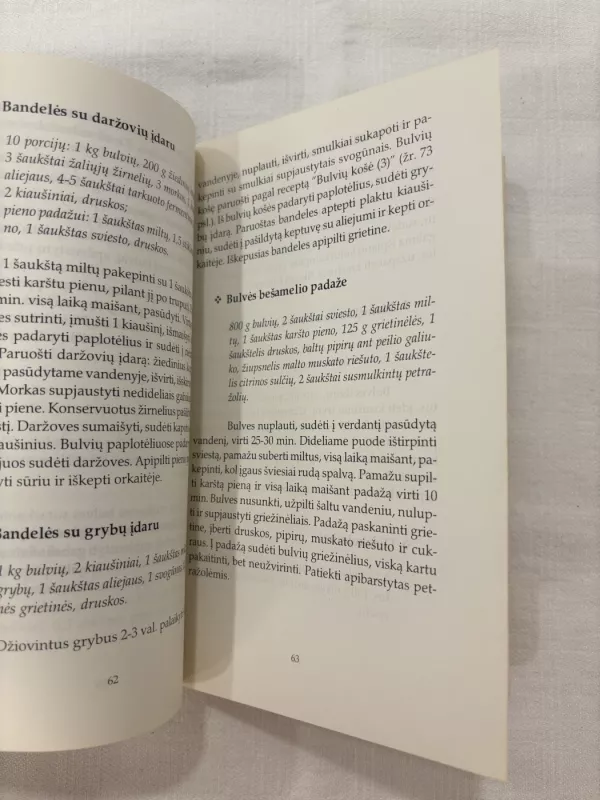 Karšti daržovių patiekalai - Danutė Barisauskaitė, knyga 4