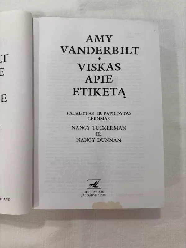 Viskas apie etiketą - Amy Vanderbilt, knyga 3