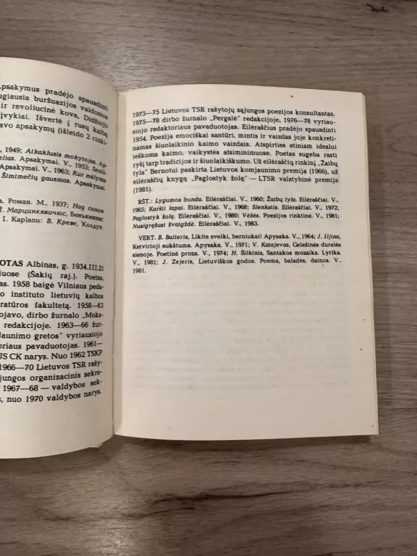 Tarybų Lietuvos rašytojai - Emilija Dagytė, Danutė  Straukaitė, knyga 4