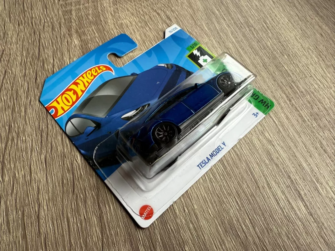 Tesla Model Y Hot Wheels - , namai ir interjeras 3
