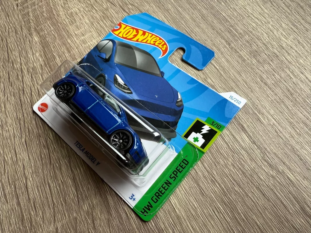 Tesla Model Y Hot Wheels - , namai ir interjeras 4