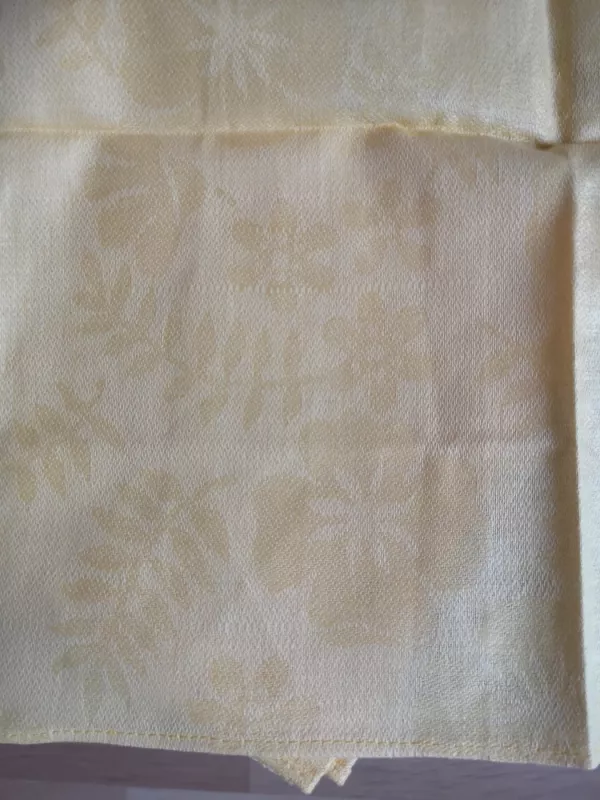 Naujos geltonos medžiaginės servetėlės su gėlių motyvais. 34x34cm. 6vnt.,kaina už visas. Sudėties nepamenu. - , namai ir interjeras 2