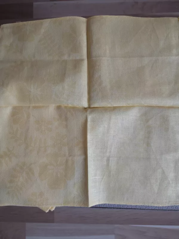 Naujos geltonos medžiaginės servetėlės su gėlių motyvais. 34x34cm. 6vnt.,kaina už visas. Sudėties nepamenu. - , namai ir interjeras 3