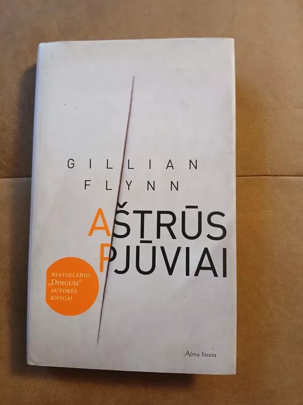 Aštrūs pjūviai - Gillian Flynn, knyga 2