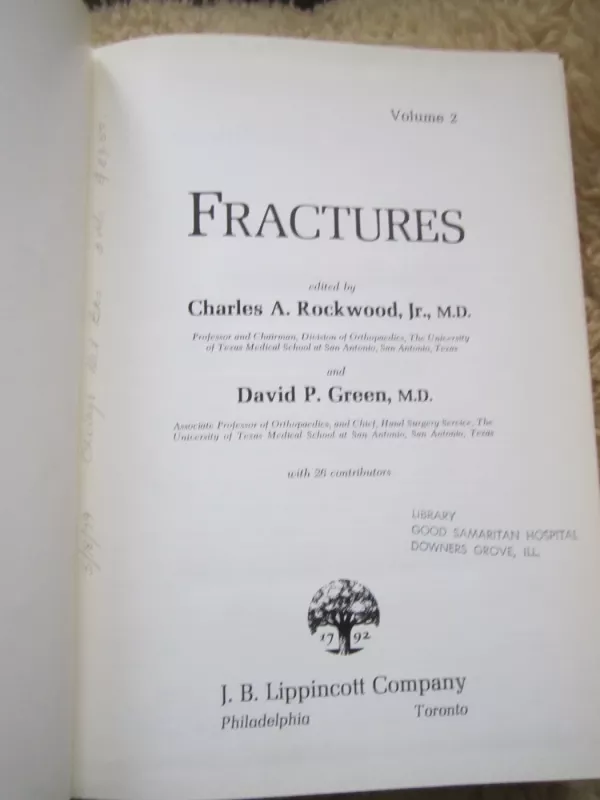 Fractures   Volume 2 - Roccwood and Green, knyga 3