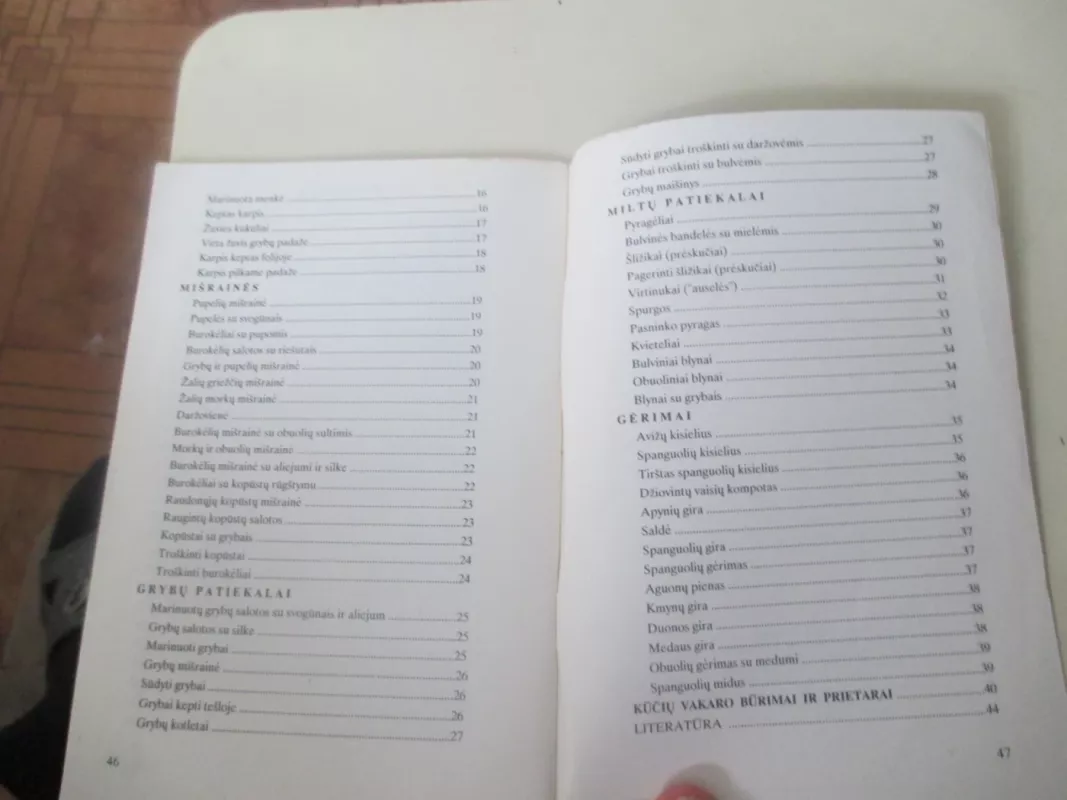 Kūčių valgiai ir būrimai - Vyginta Inokaitienė, Dalia  Užtupienė, knyga 4