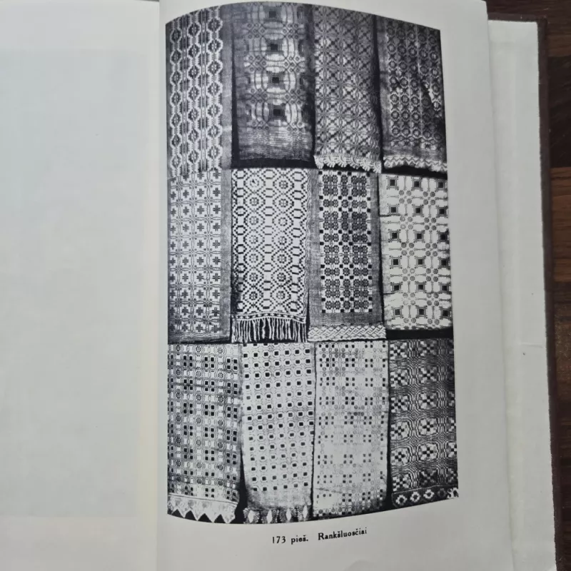 Lietuvių liaudies menas ir jo meninių formų plėtojimosi pagrindai. - Paulius Galaunė, knyga 6