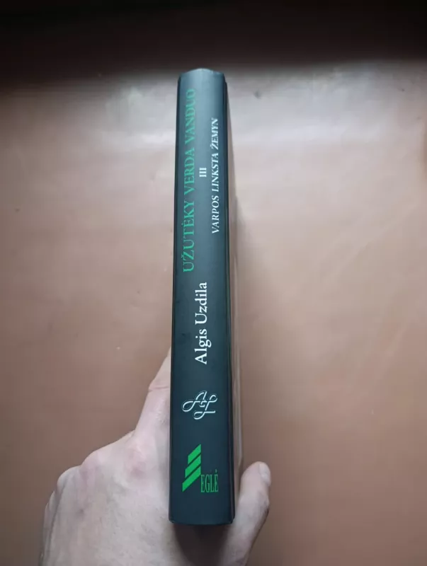 Užutėky verda vanduo. III dalis. Varpos linksta žemyn - Algis Uzdila, knyga 3