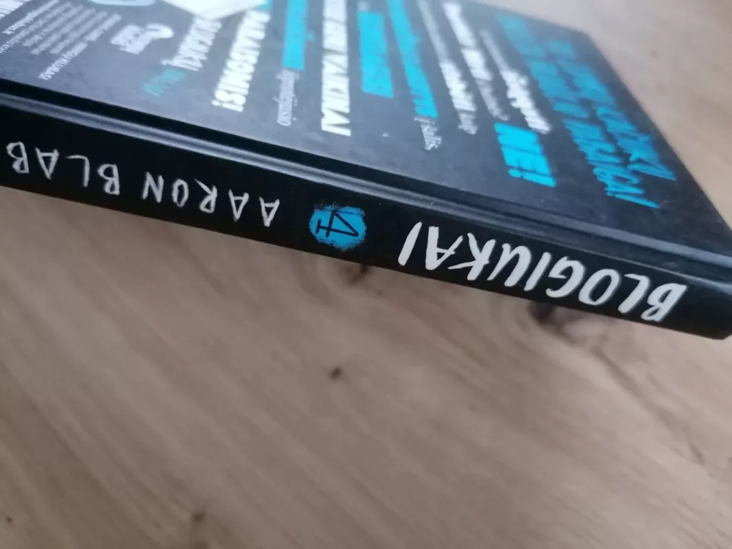 Blogiukai. Zombiai kačiukai puola - Aaron Blabey, knyga 6