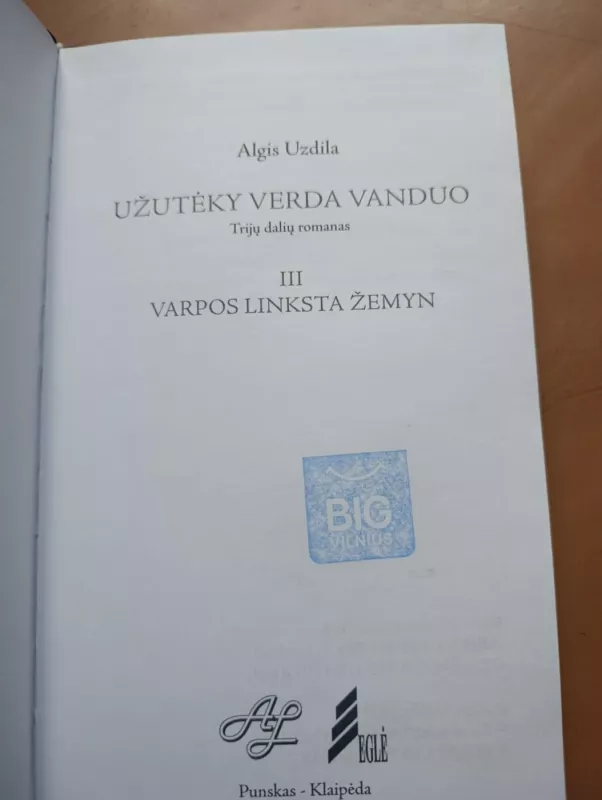 Užutėky verda vanduo. III dalis. Varpos linksta žemyn - Algis Uzdila, knyga 5