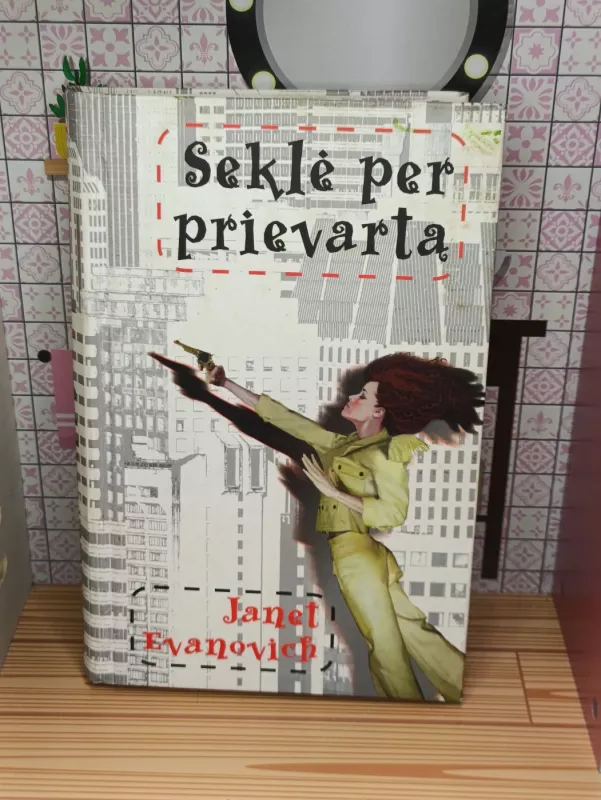 Seklė per prievartą - Janet Evanovich, knyga 2