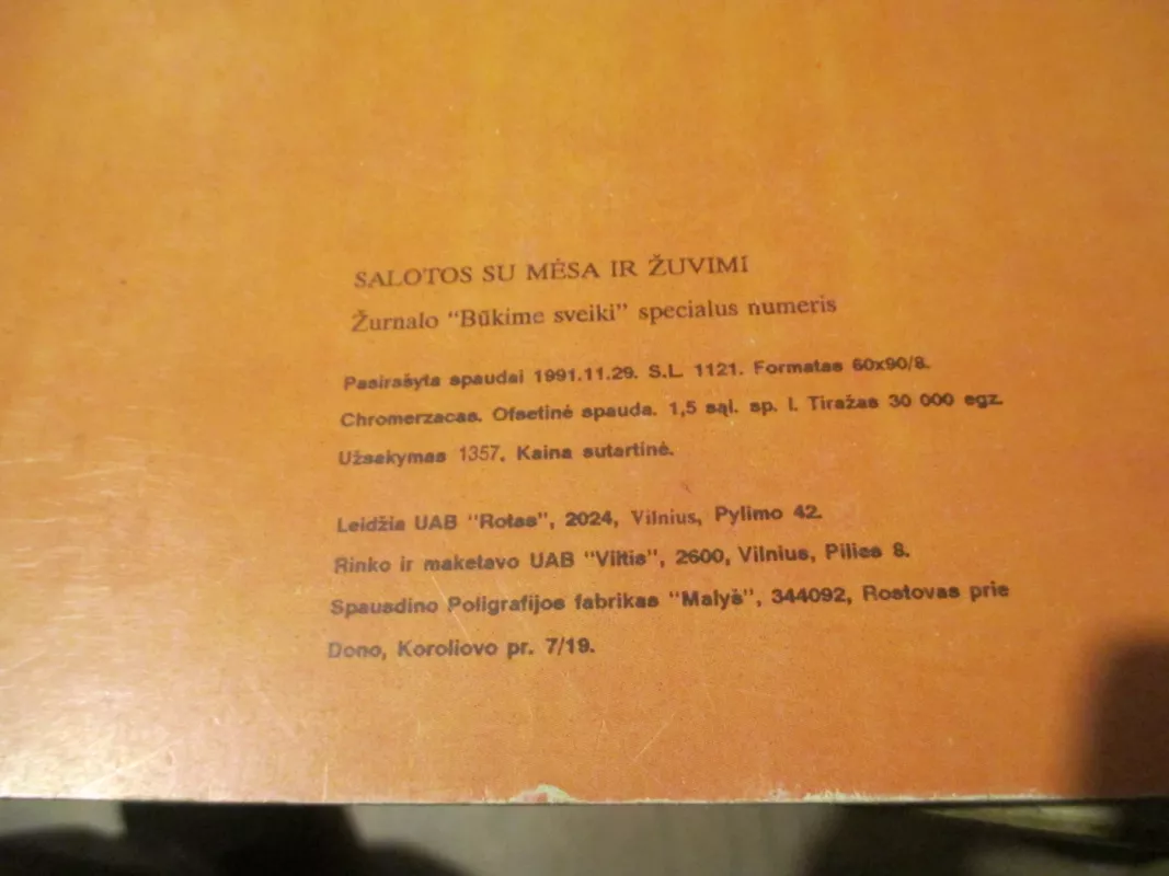 Salotos su mėsa ir žuvimi - Autorių Kolektyvas, knyga 4