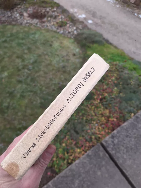 Altorių šešėly - Vincas Mykolaitis-Putinas, knyga 3