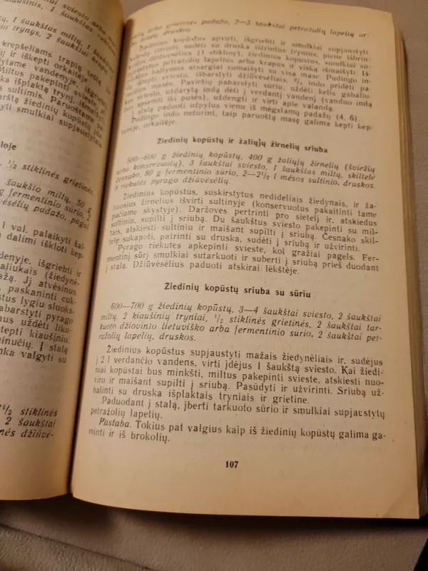 Daržovių valgiai - S., M., J., B. Sirtautaitė, Baranauskienė, Pažarauskienė, Zabulevičiūtė, knyga 3