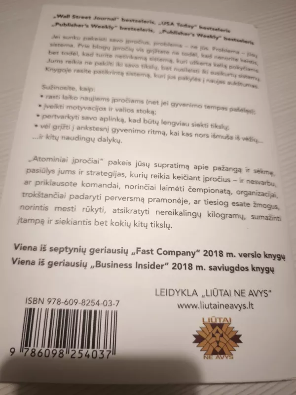 ATOMINIAI ĮPROČIAI: lengvas ir patikrintas būdas išsiugdyti gerus įpročius ir nugalėti blogus - James Clear, knyga 4