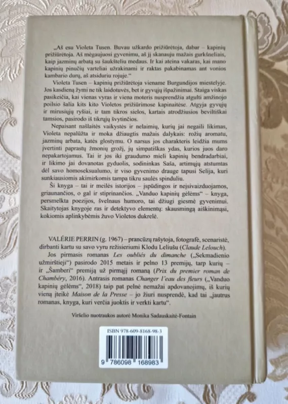 Vanduo kapinių gėlėms : romanas - Valerie Perrin, knyga 3