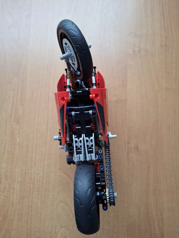 lego 42107: Ducati Panigale V4 R - , stalo žaidimas 4