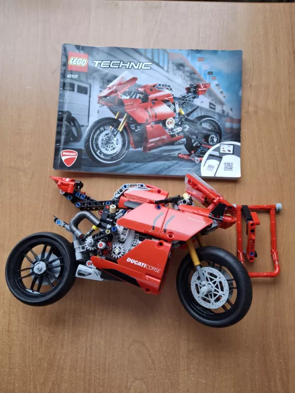 lego 42107: Ducati Panigale V4 R - , stalo žaidimas 2