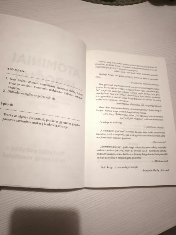 ATOMINIAI ĮPROČIAI: lengvas ir patikrintas būdas išsiugdyti gerus įpročius ir nugalėti blogus - James Clear, knyga 3
