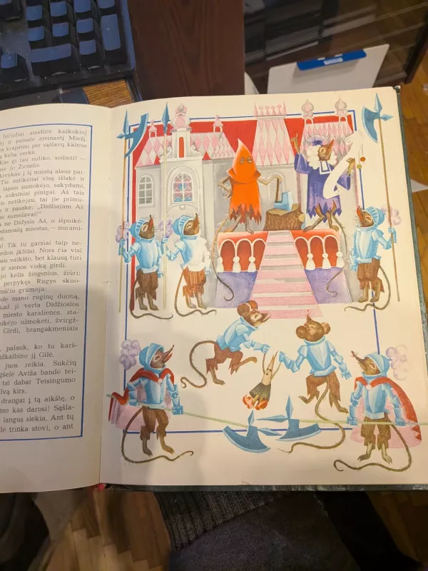 Gilės nuotykiai Ydų šalyje - Vytautas Petkevičius, knyga 4