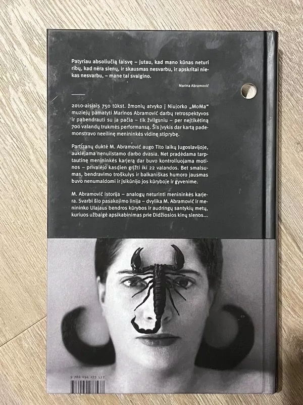 Eiti kiaurai sienas - Marina Abramovic, knyga 4