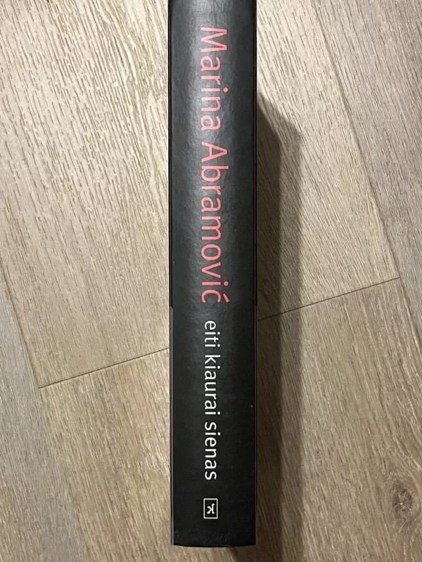 Eiti kiaurai sienas - Marina Abramovic, knyga 3