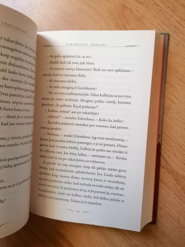 Užnuodytas kraujas - Arnaldur Indridason, knyga 4