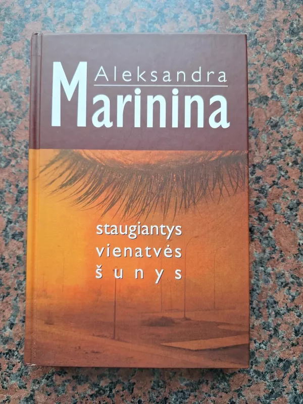 Staugiantys vienatvės šunys - Aleksandra Marinina, knyga 2