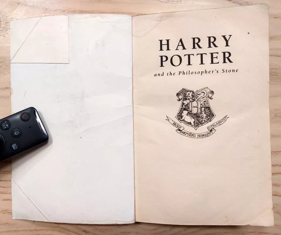 Harry Potter And The Philosopher's Stone Bloomsbury UK, First British Edition - J.K. Rowling, knyga 3